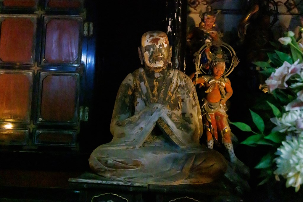 本堂におまつりされる仏さま