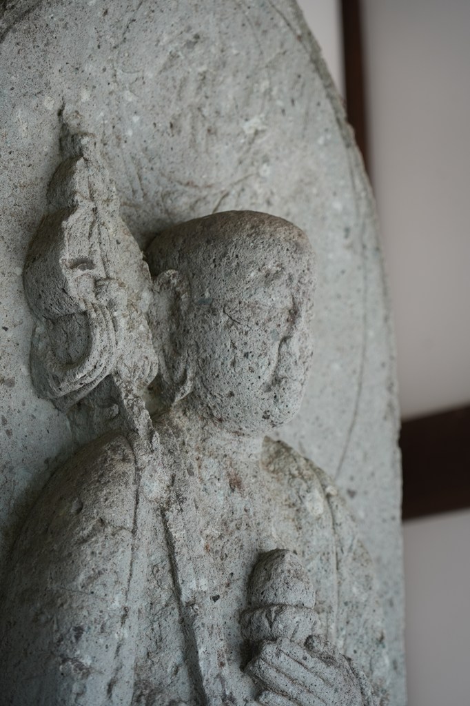 石造不動明王立像・石造地蔵菩薩立像（越前市指定文化財）