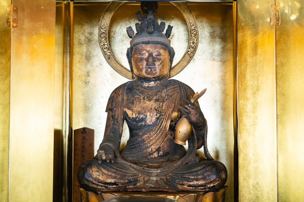 秘仏御本尊・木造十一面観音菩薩坐像（国指定重要文化財）