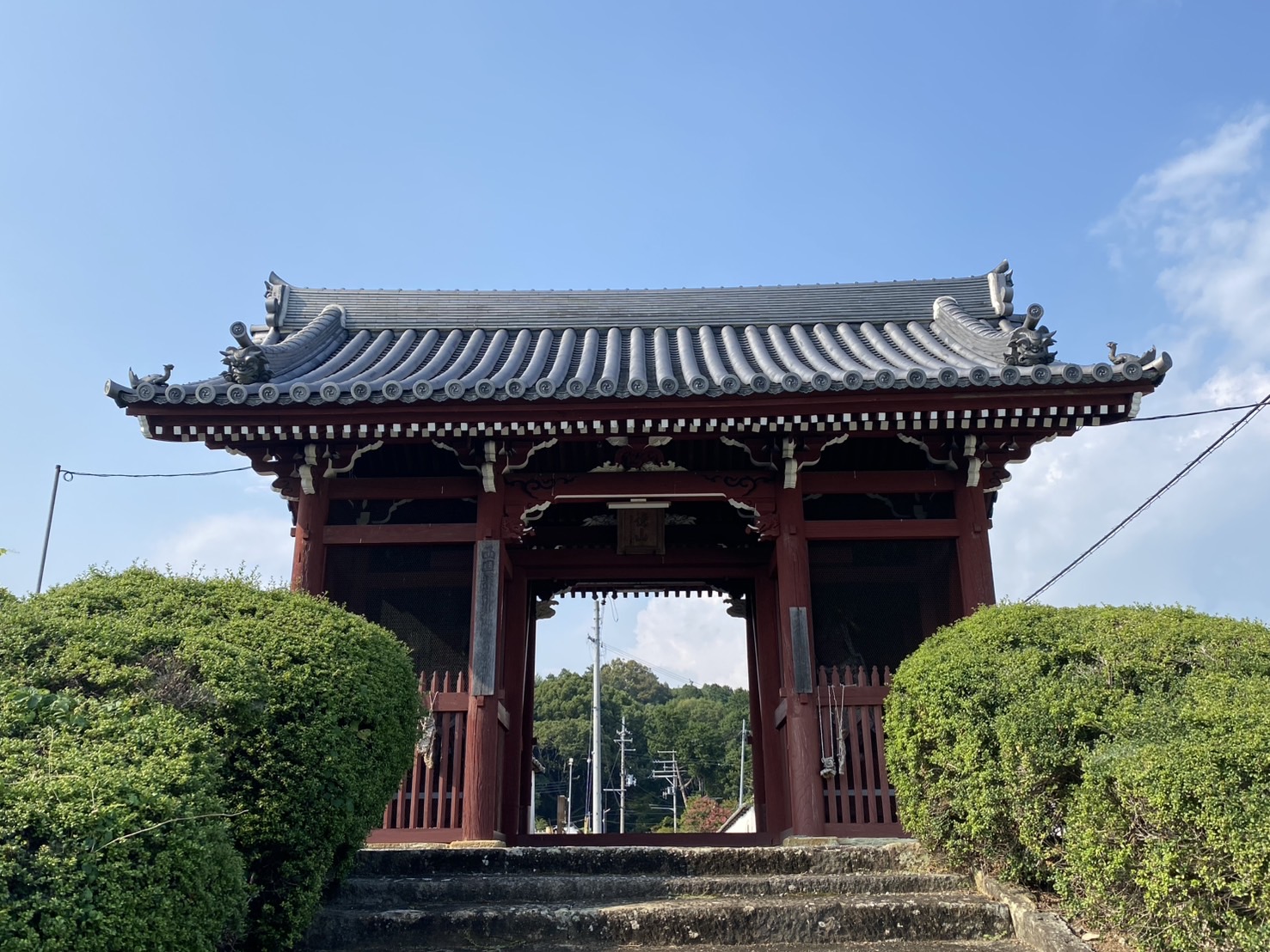 仁王門・弁天堂・奥の院・鐘楼・石灯籠（福崎町指定文化財）