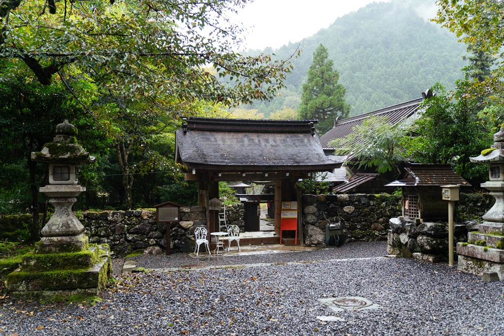 護摩堂・庵室・政所表門・境内地（国指定重要文化財）