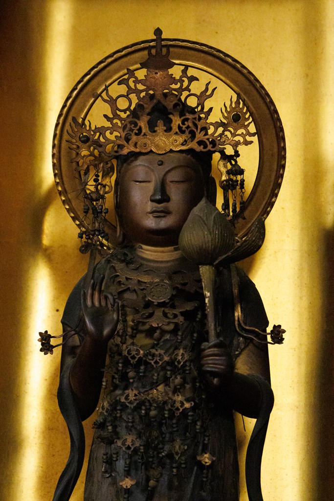 木造聖観音菩薩立像（米原市指定文化財）