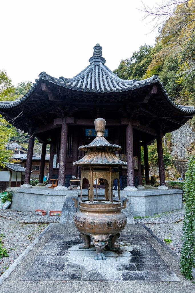 霊仙三蔵記念堂