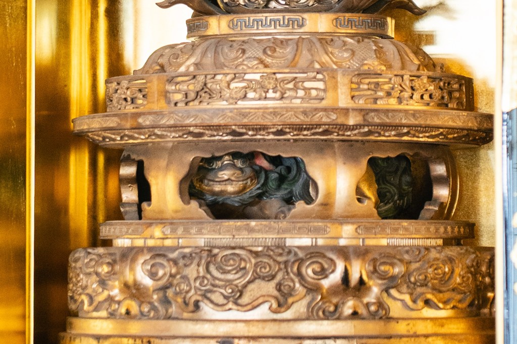 秘仏・木造菩薩坐像