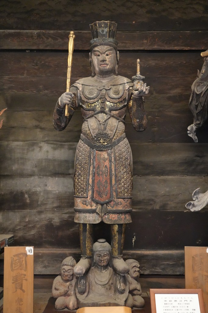 木造兜跋毘沙門天立像（国指定重要文化財）