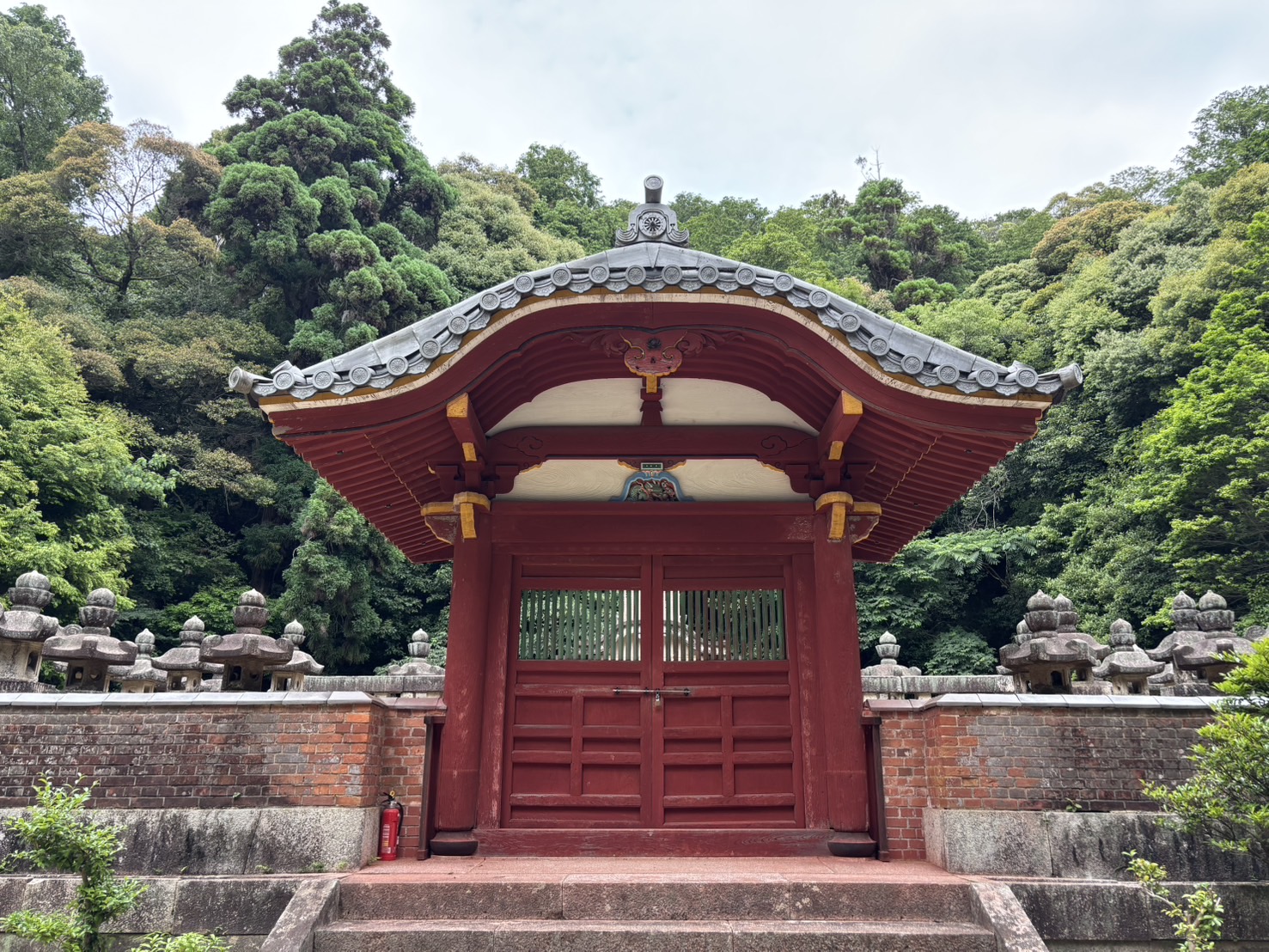 唐門（国指定重要文化財）・榊原忠次公墓所（姫路市指定文化財）