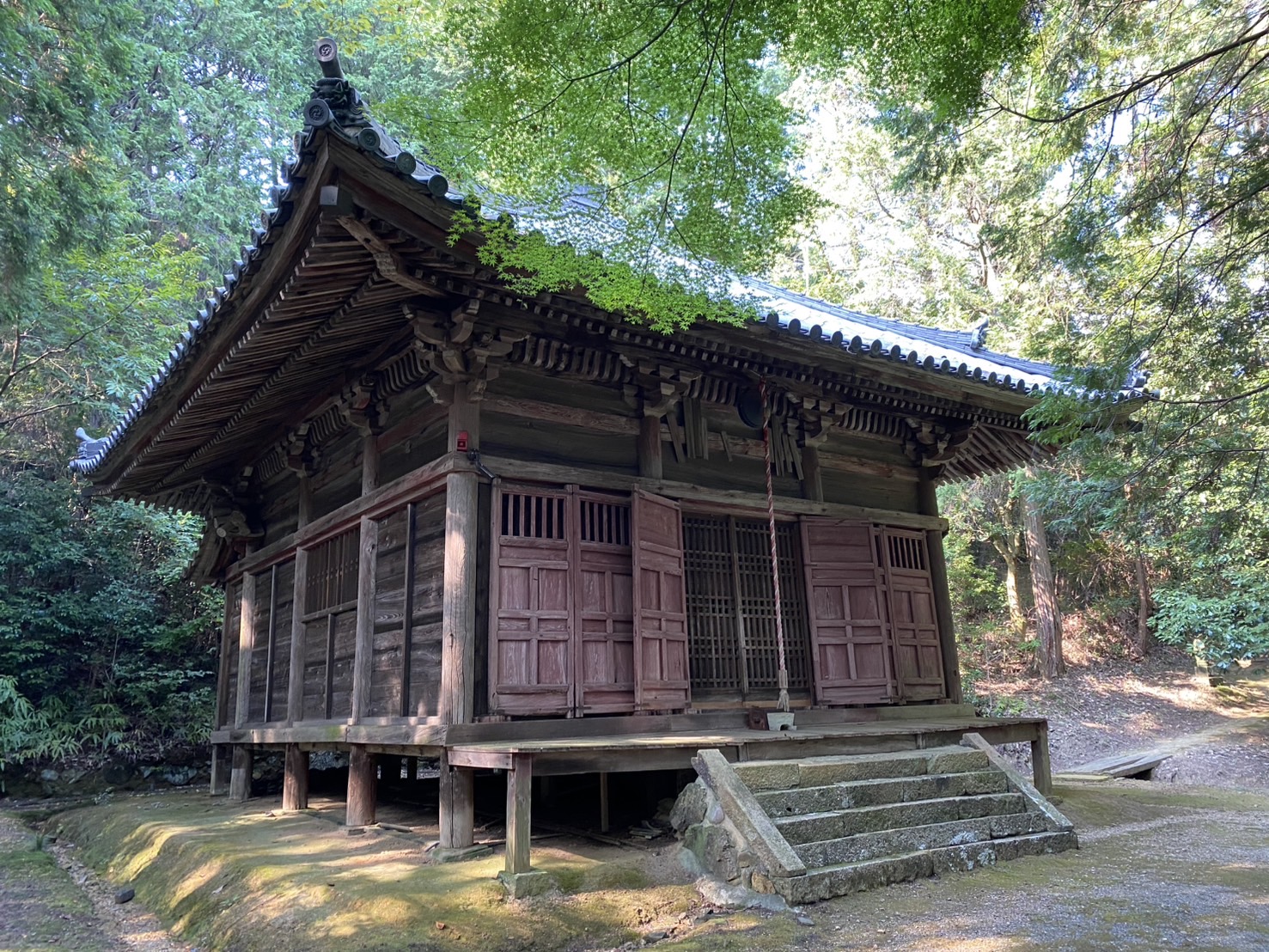 仁王門・弁天堂・奥の院・鐘楼・石灯籠（福崎町指定文化財）