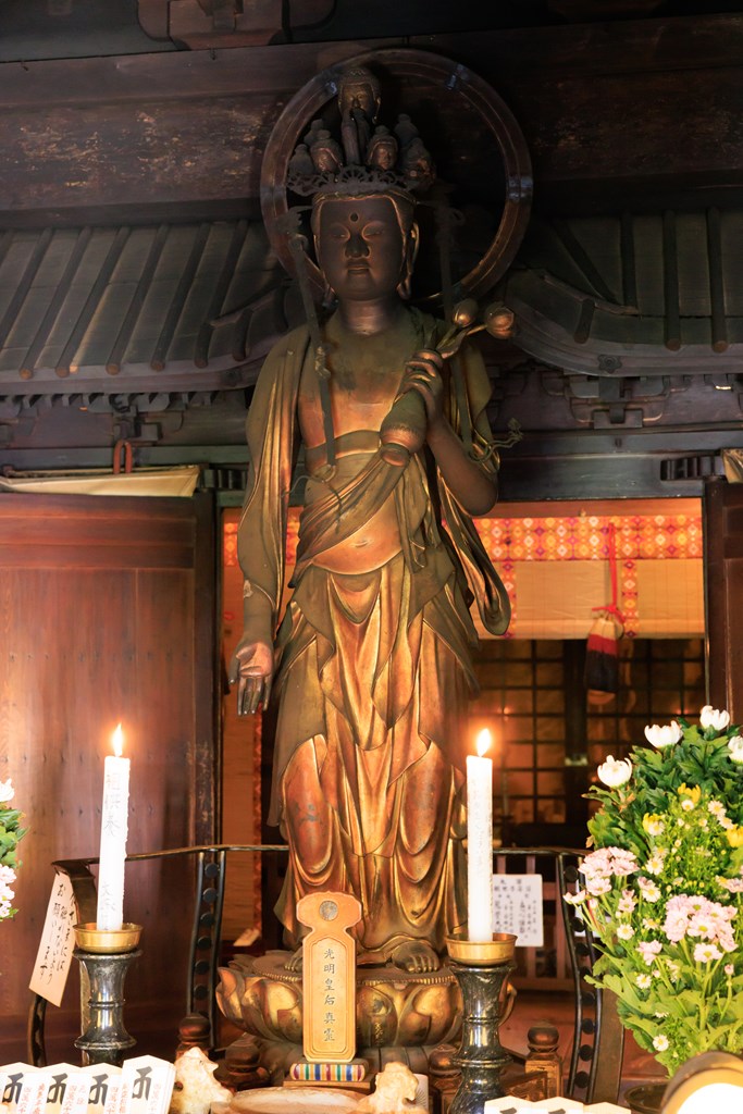 本堂におまつりされる仏さま