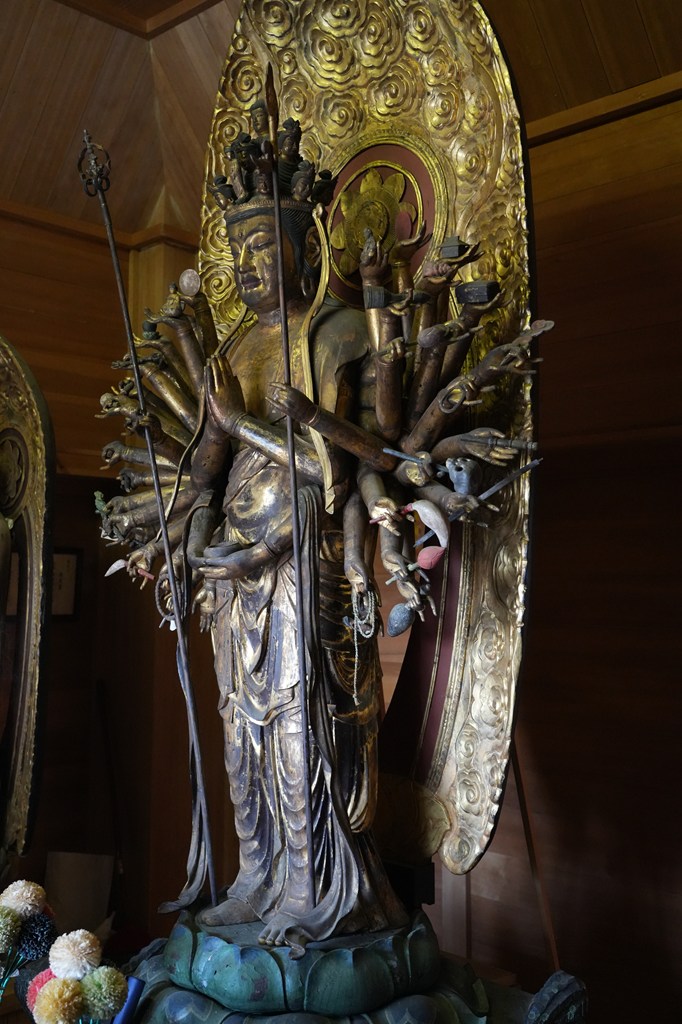 秘仏御本尊・木造十一面千手観音立像（国指定重要文化財）