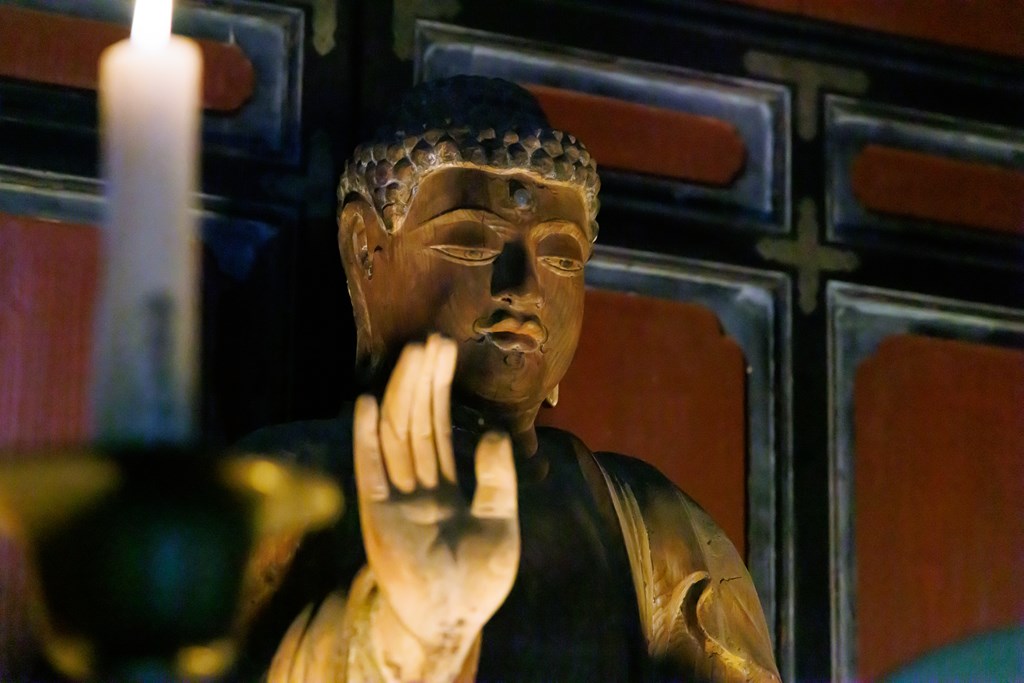 本堂におまつりされる仏さま