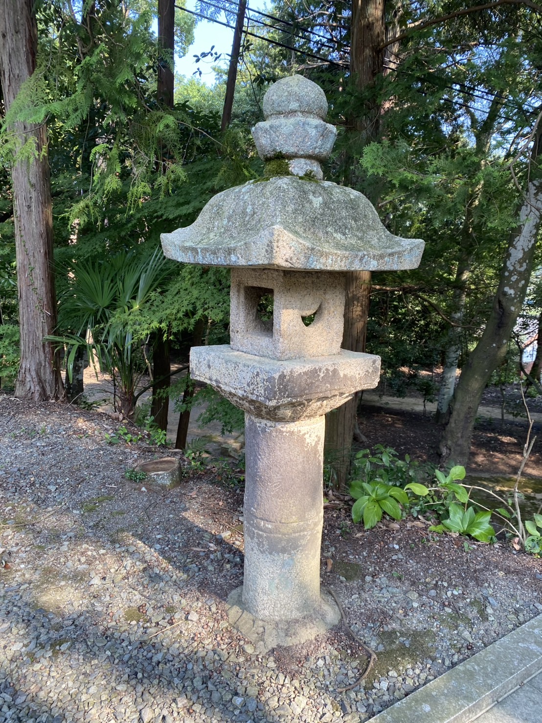 仁王門・弁天堂・奥の院・鐘楼・石灯籠（福崎町指定文化財）