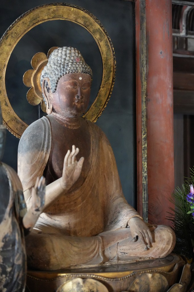 木造弥勒三尊像（国指定重要文化財）