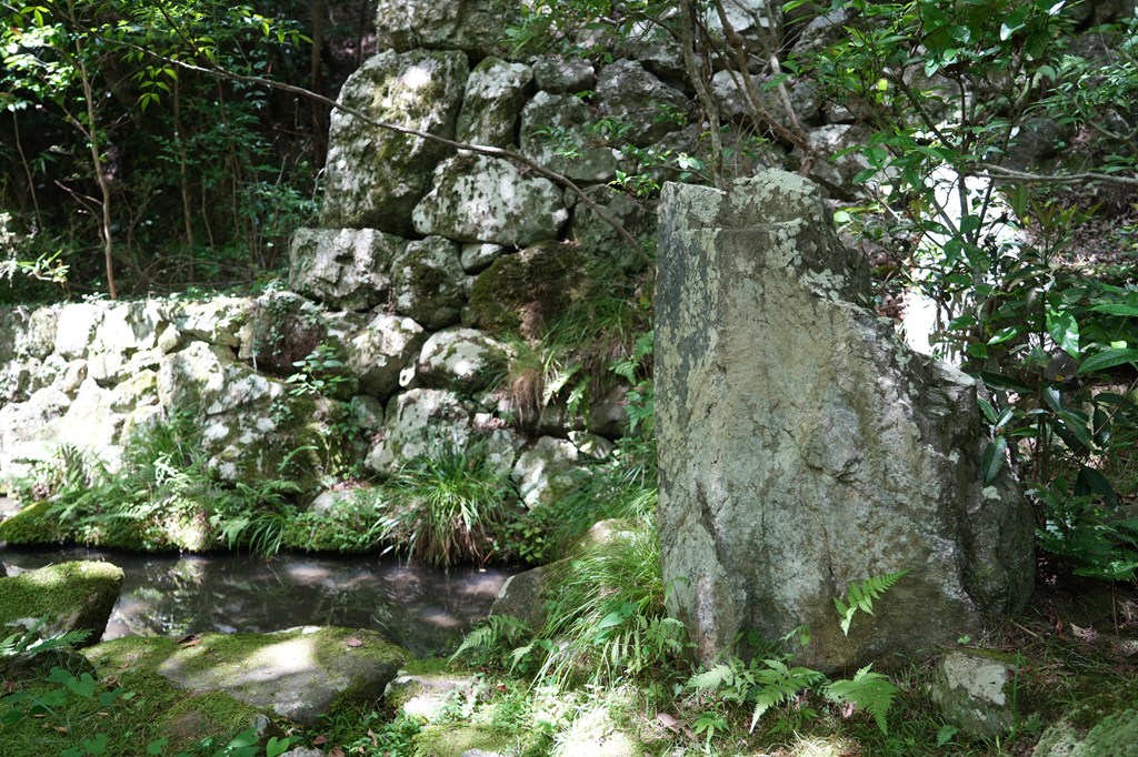 木造西行上人坐像・西行桜・鏡石