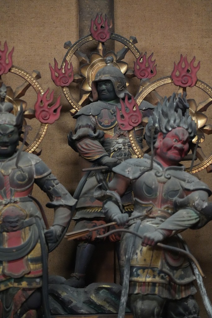 木造日光・月光菩薩立像及び十二神将立像