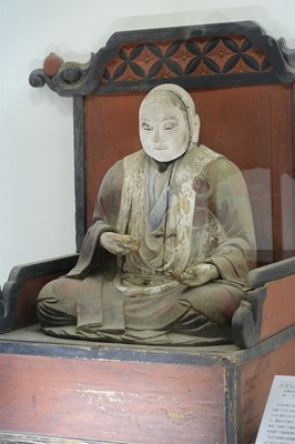 宝物殿におまつりされている仏様たち※宝物殿は毎年4月8日の灌仏会大祭にて一般公開