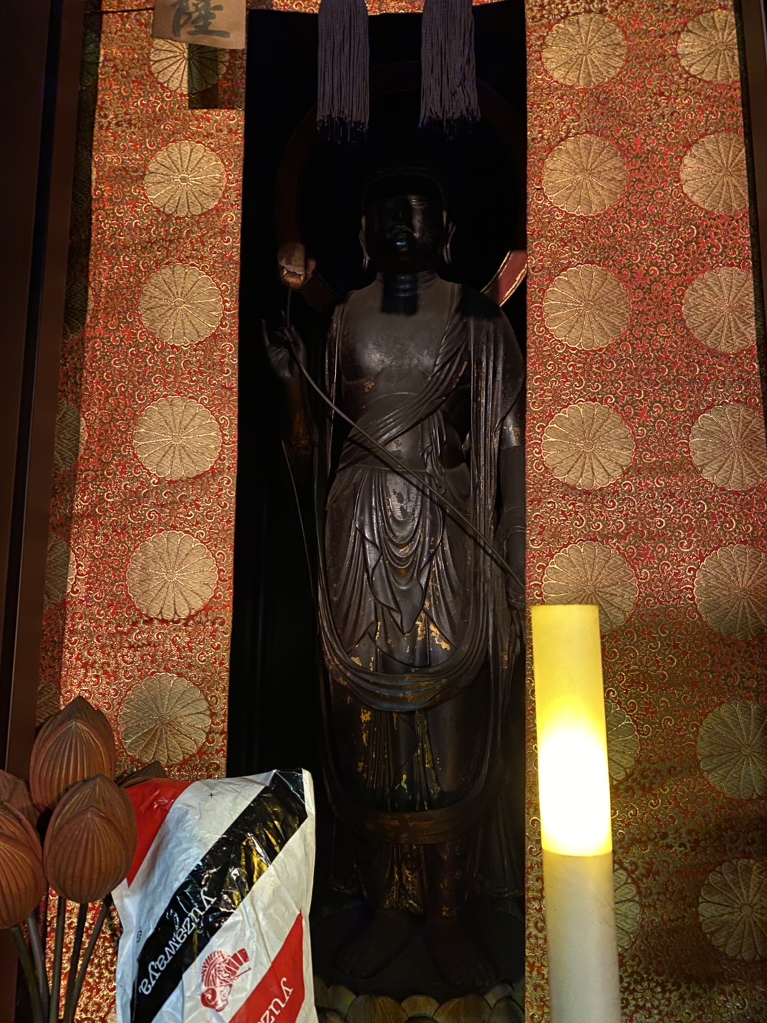 ご本尊・毘沙門天像と日光・月光菩薩立像（国指定重要文化財）