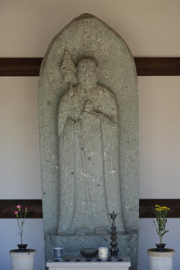 石造不動明王立像・石造地蔵菩薩立像（越前市指定文化財）