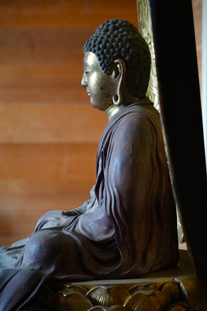 御本尊・木造釈迦如来坐像（千葉県指定有形文化財）