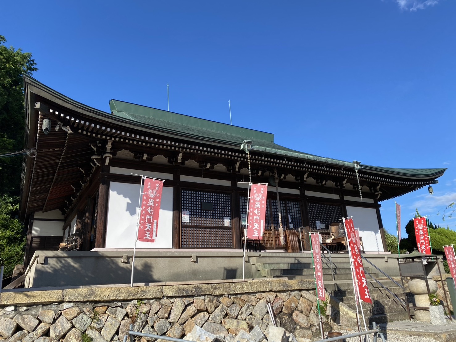 ご本尊・毘沙門天像と日光・月光菩薩立像（国指定重要文化財）