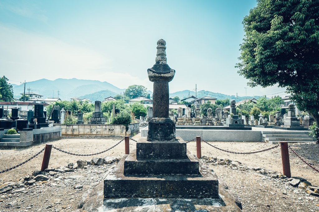 薬師堂（戒壇院跡）・道忠禅師供養塔（藤岡市指定文化財）