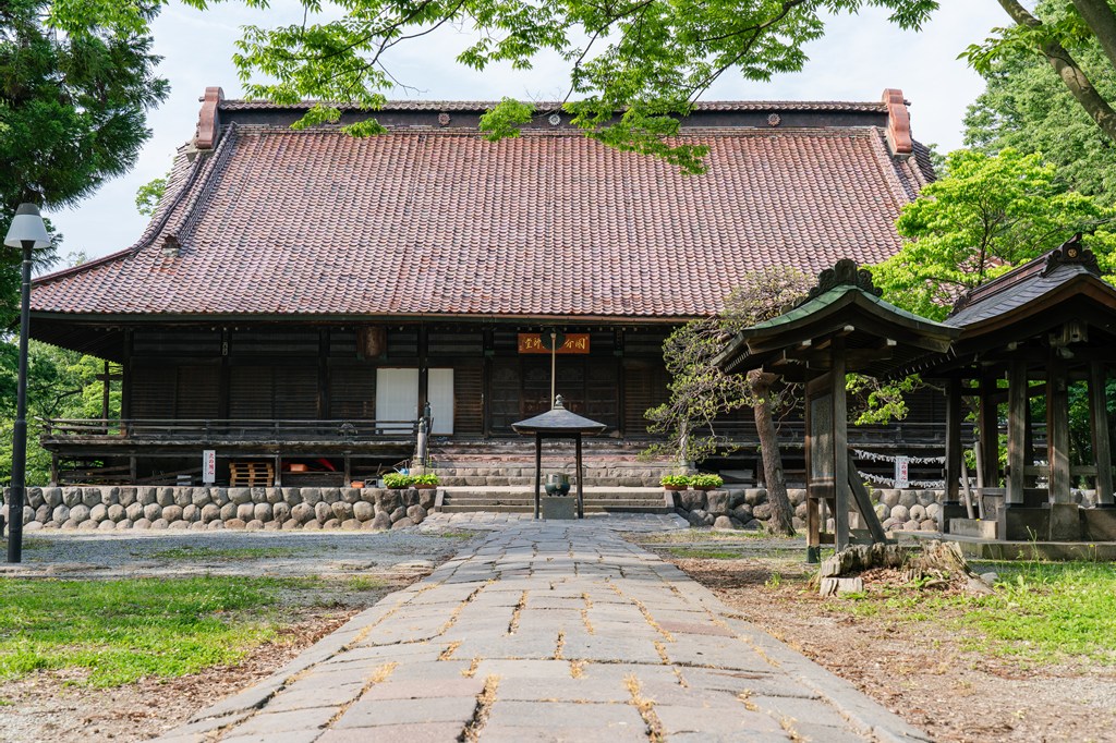 薬師堂（旧山形県会仮議事堂、山形県指定史跡）