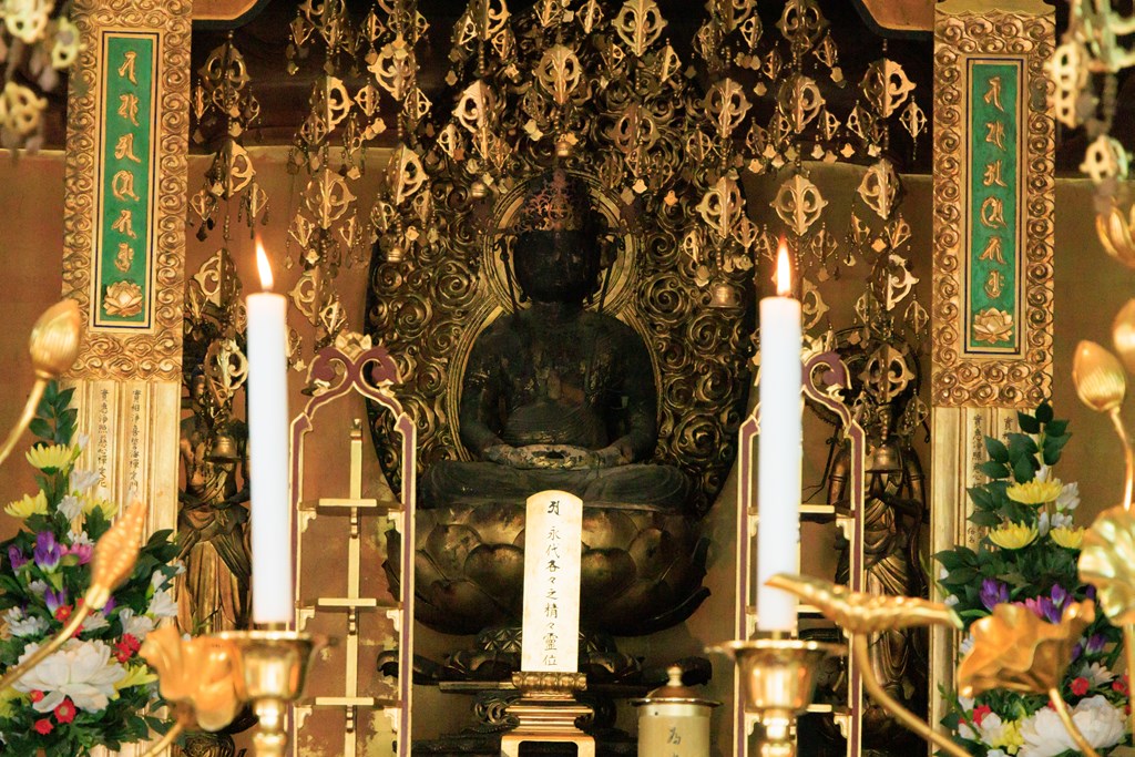 ご本尊・大日如来坐像　（近江八幡市指定文化財）