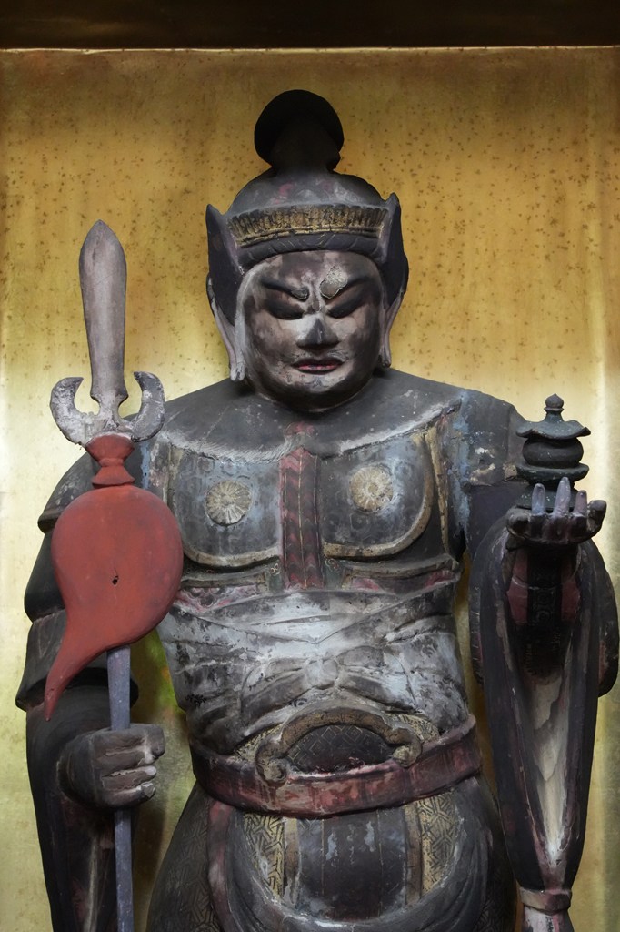 ご本尊・木造毘沙門天立像（国指定重要文化財）