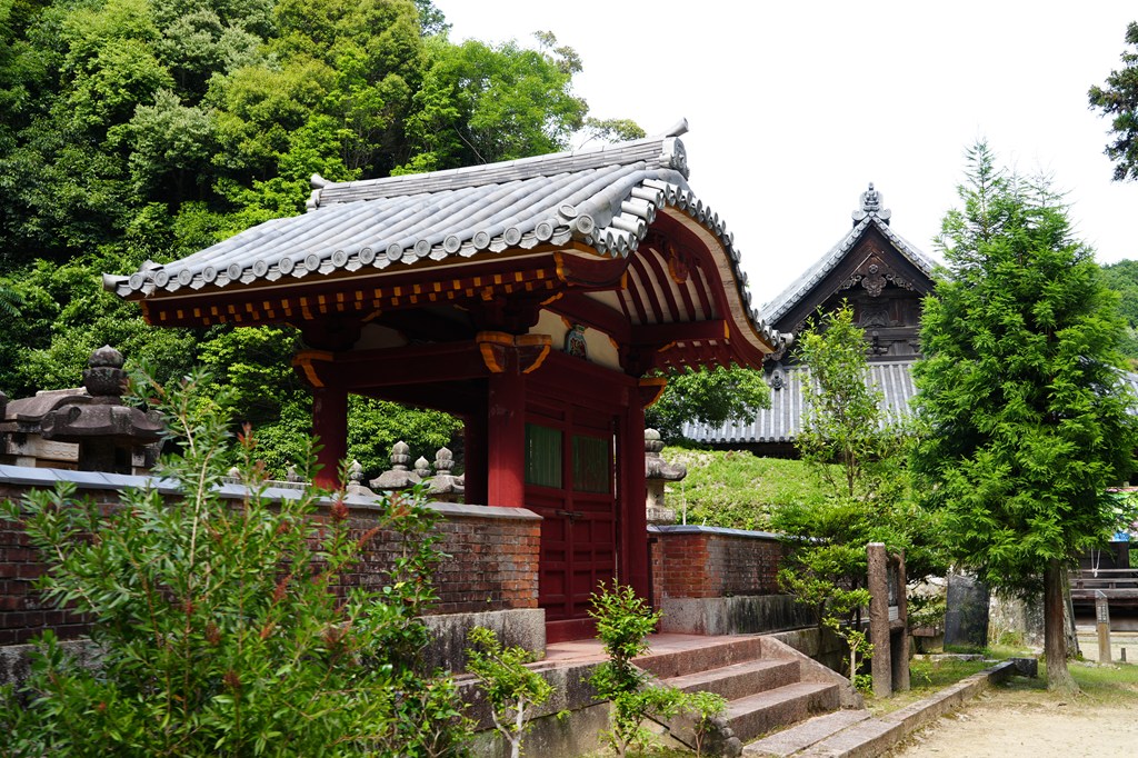 唐門（国指定重要文化財）・榊原忠次公墓所（姫路市指定文化財）