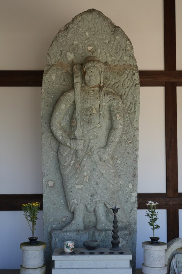 石造不動明王立像・石造地蔵菩薩立像（越前市指定文化財）