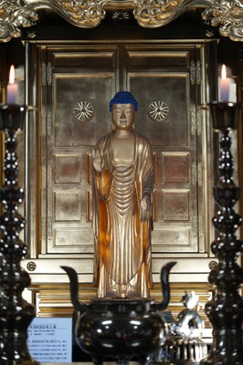 本堂におまつりされる仏様たち