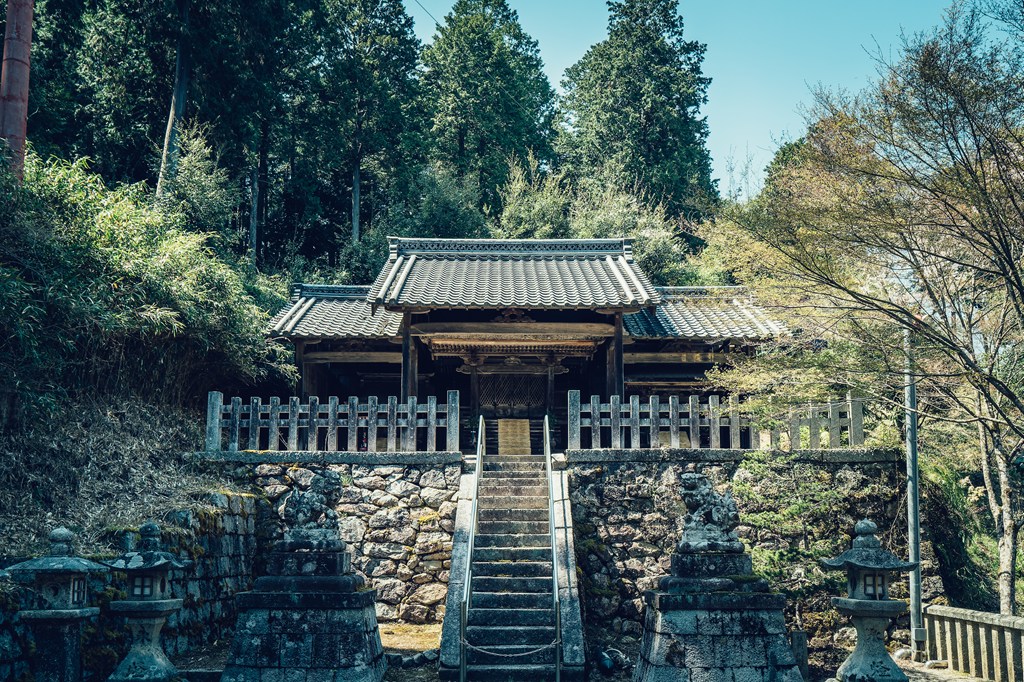 白山神社（拝殿：国指定重要文化財）