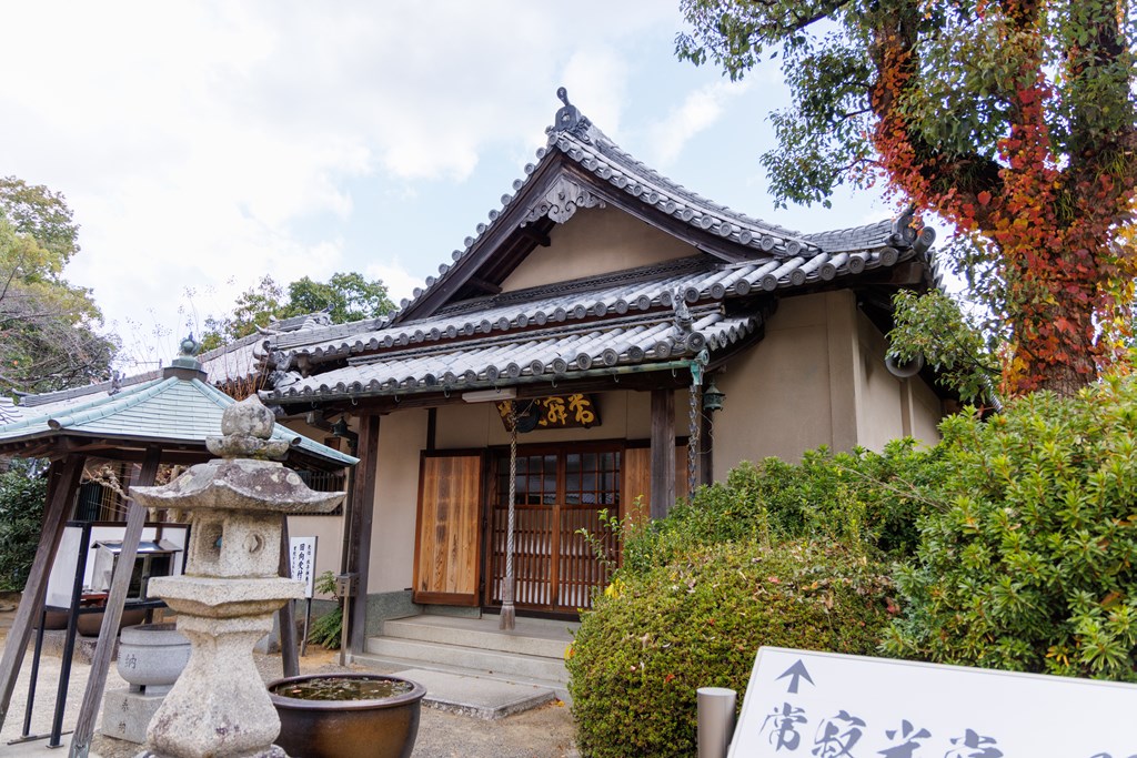 護摩堂・経堂・常寂光堂・愛染堂・薬師堂・弁天堂・鐘楼