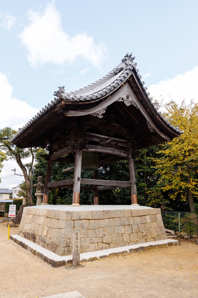 護摩堂・経堂・常寂光堂・愛染堂・薬師堂・弁天堂・鐘楼