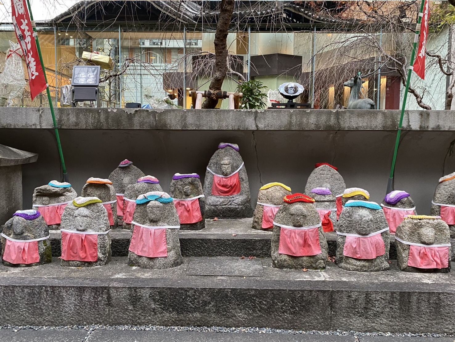 へそ石・境内におまつりされる石仏群