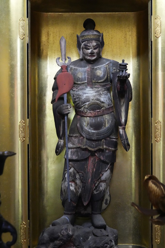 ご本尊・木造毘沙門天立像（国指定重要文化財）