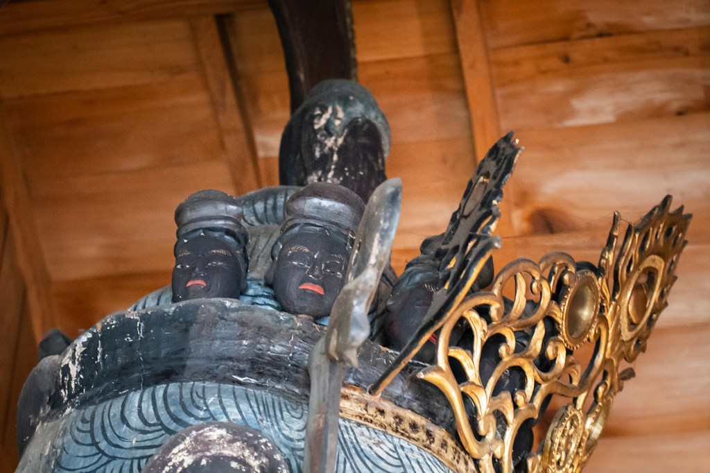 観音堂（本堂）・木造十一面観音菩薩坐像