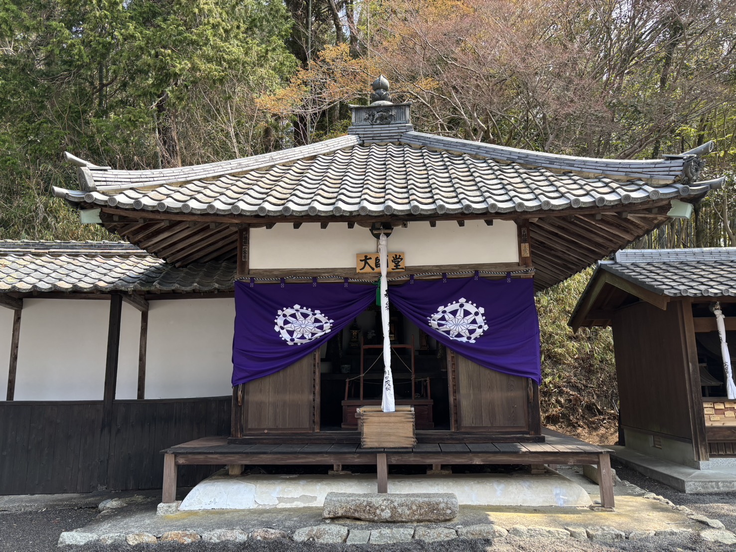 浄福寺の境内に建つ諸堂