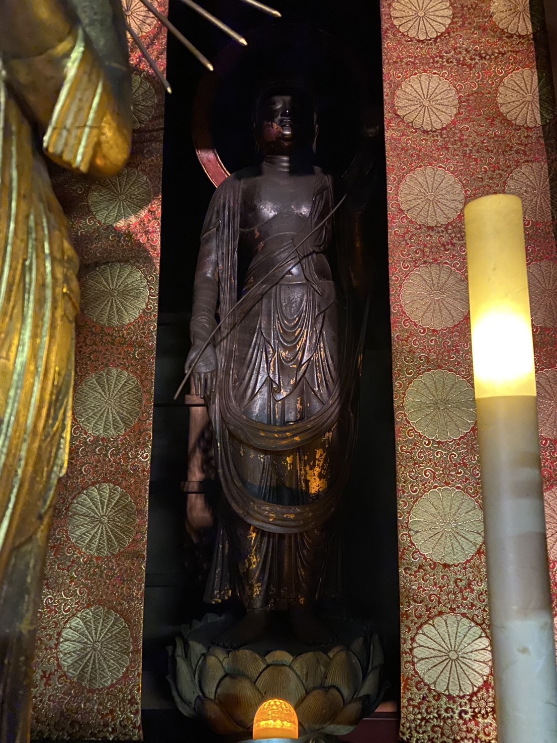 ご本尊・毘沙門天像と日光・月光菩薩立像（国指定重要文化財）