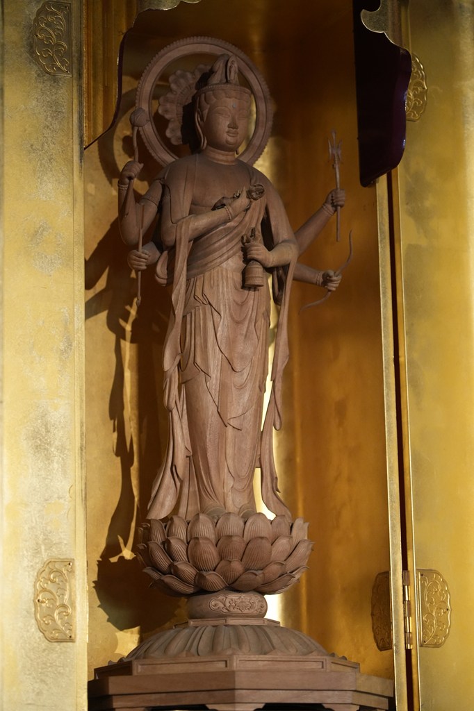 秘仏御本尊・延命観音菩薩立像（国指定重要文化財）