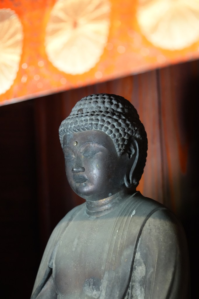 銅造聖観音菩薩坐像・銅造阿弥陀如来坐像（福井県指定文化財） ※毎年11月3日の万灯会の際に御開扉