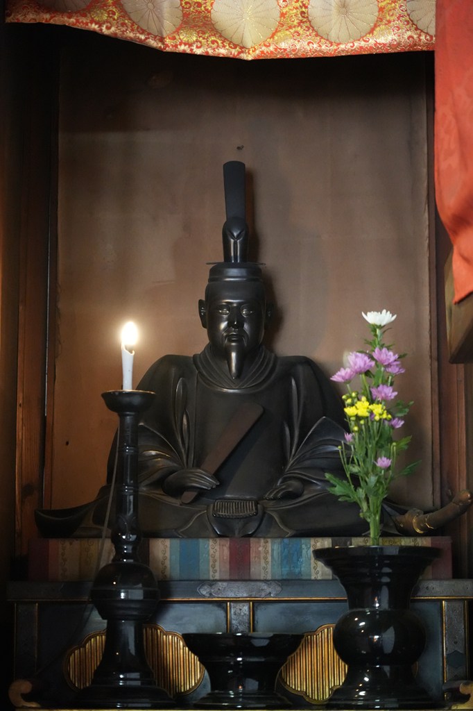 行基菩薩坐像・聖武天皇坐像