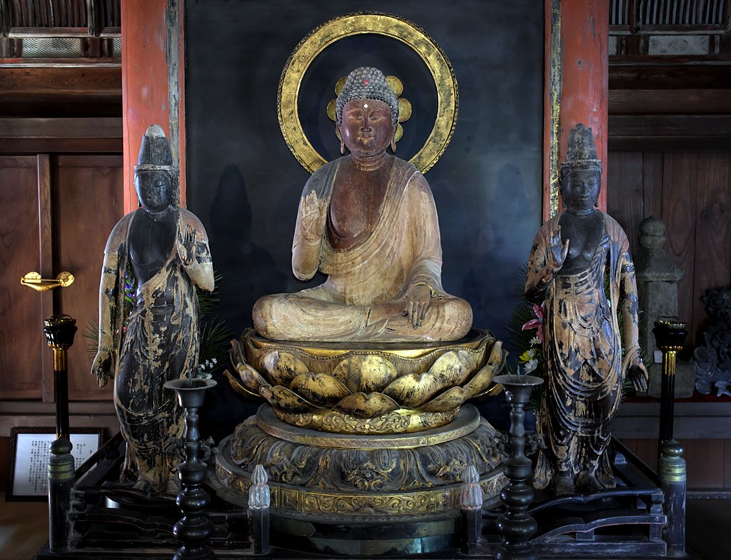 木造弥勒三尊像（国指定重要文化財）