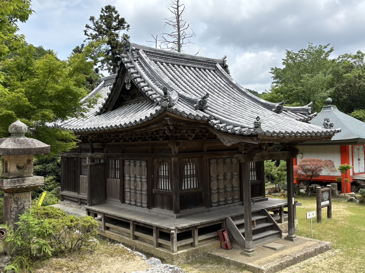 経堂・唐門（国指定重要文化財）