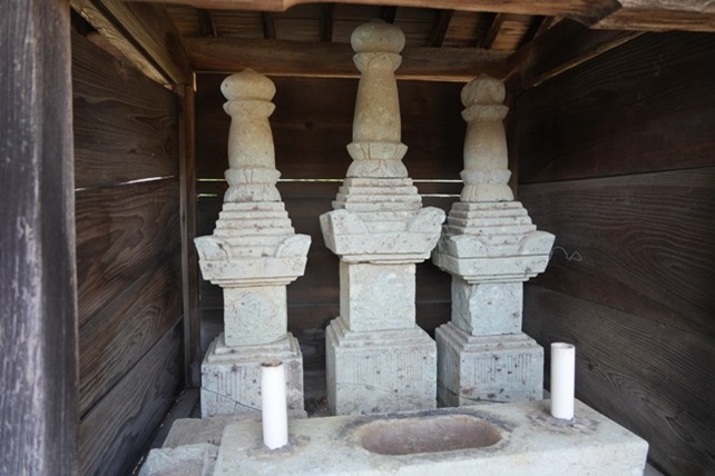 朝倉景鏡公供養塔