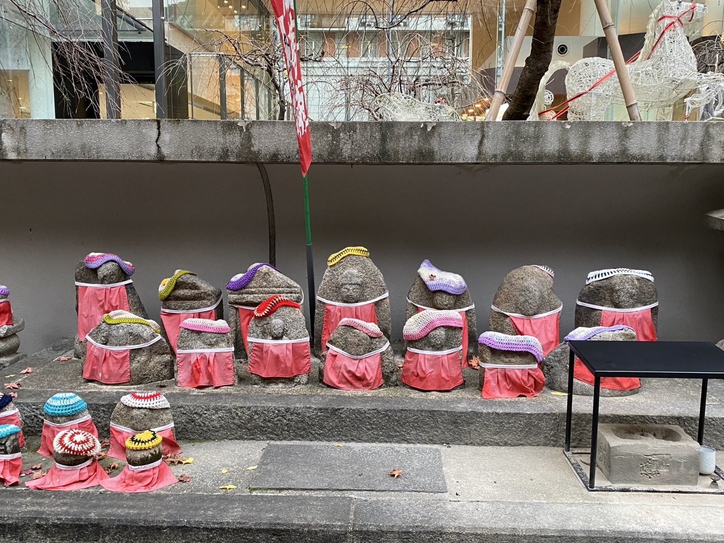 へそ石・境内におまつりされる石仏群