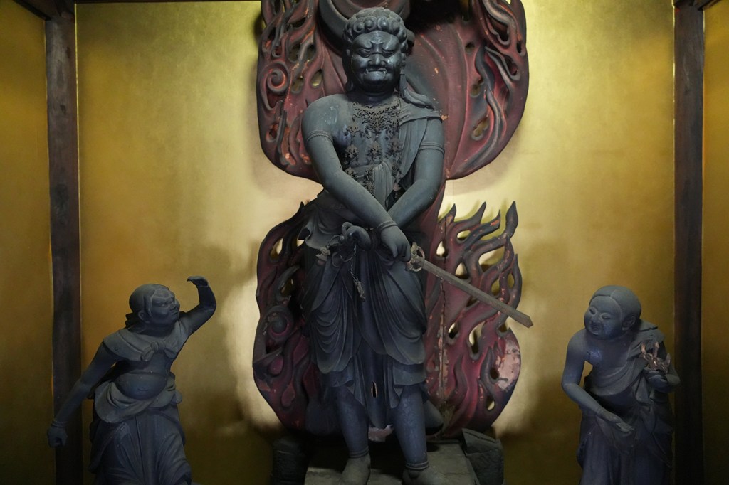 腹籠不動明王立像・お前立不動明王立像（越前市指定文化財）