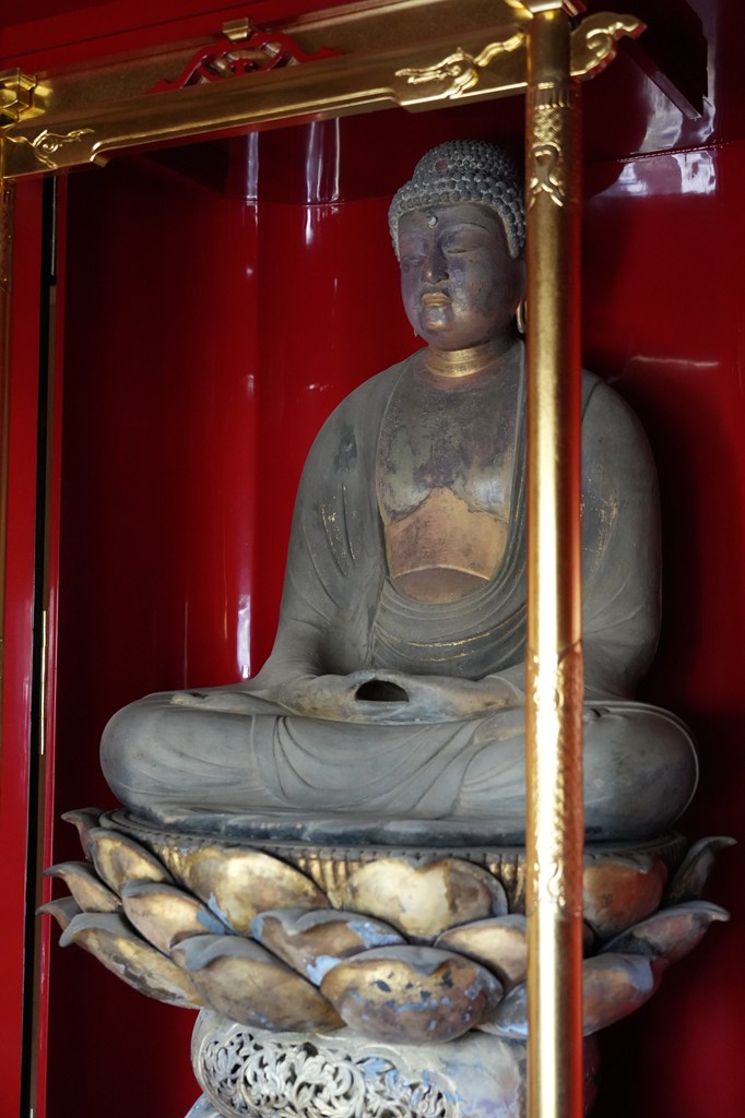 御本尊・木造阿弥陀如来坐像（国指定重要文化財）