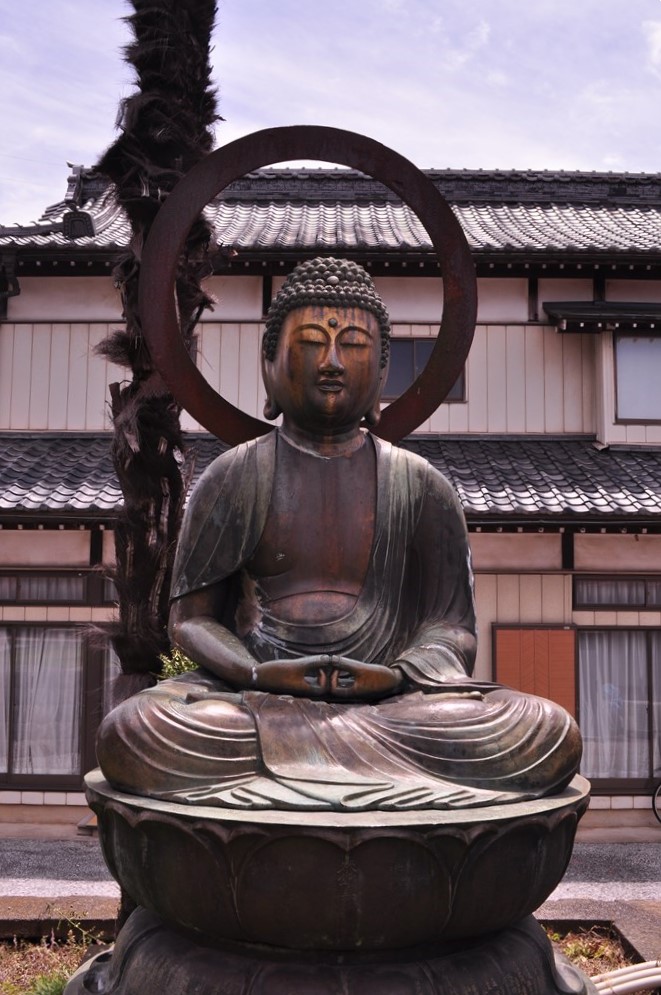 銅造阿弥陀如来坐像