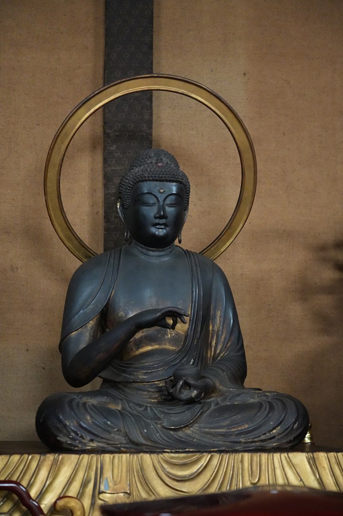 御本尊・木造薬師如来坐像（国指定重要文化財）