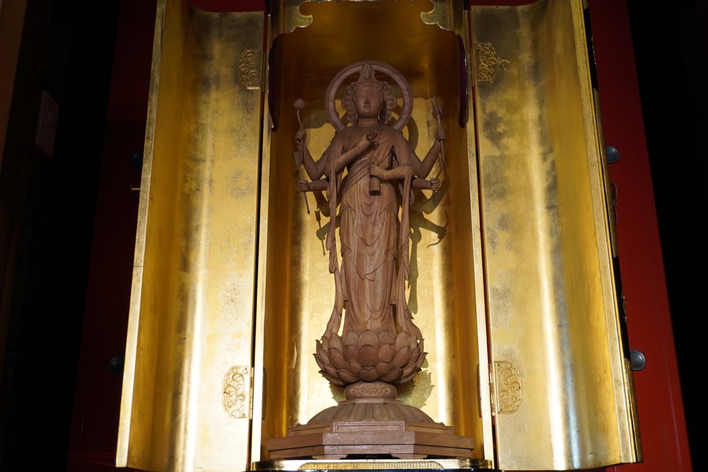 秘仏御本尊・延命観音菩薩立像（国指定重要文化財）